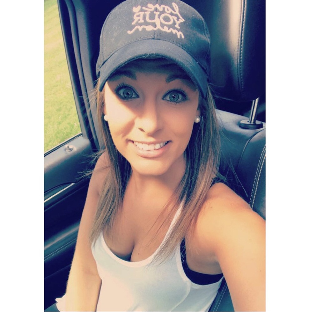 Meet your Posher, Kayla